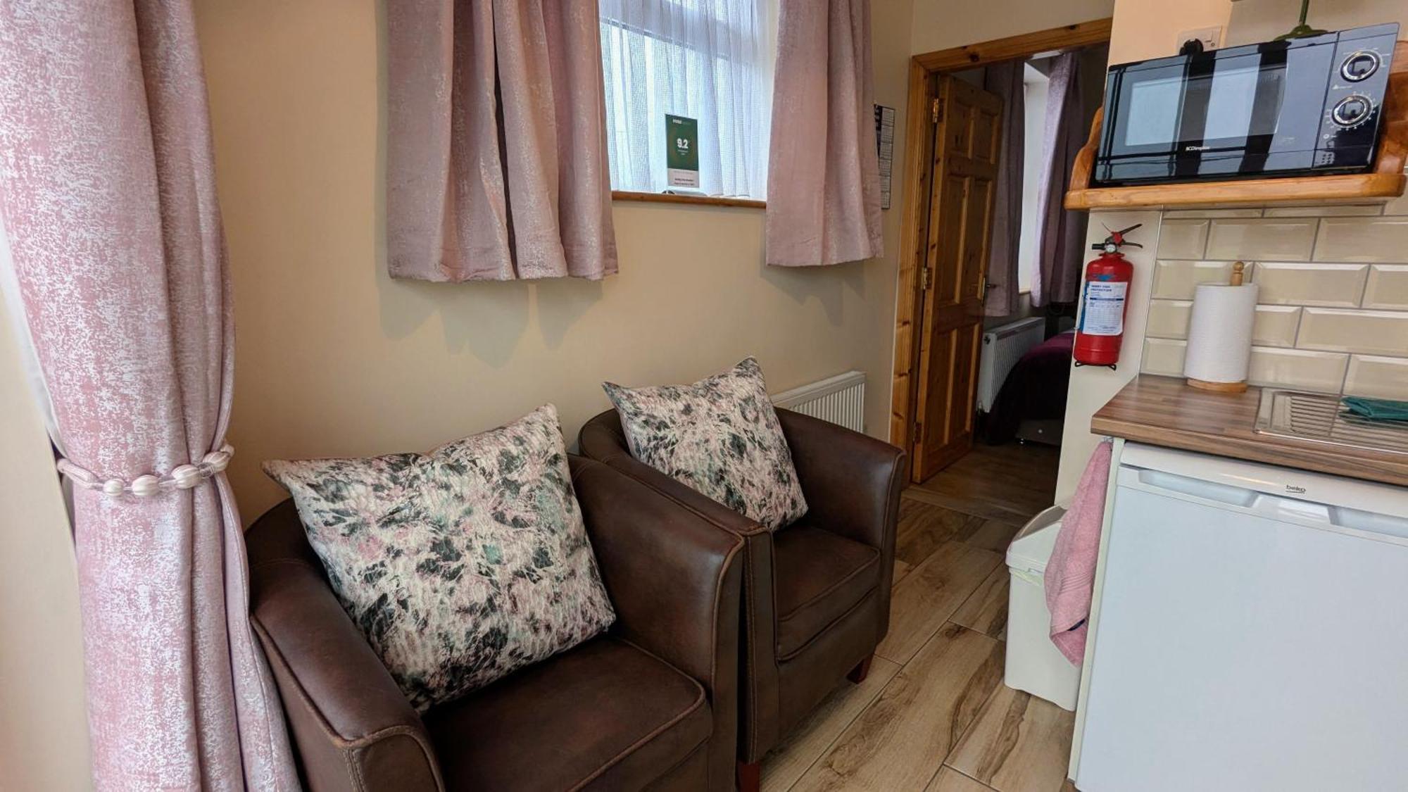 Skellig View Bluebell Rose & The Kerry Cliffs Apartment
